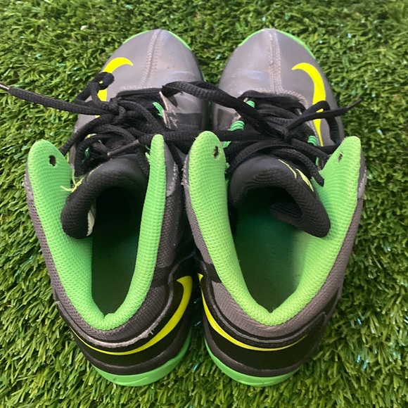 Nike Basketball Shoes - Picture 4 of 6